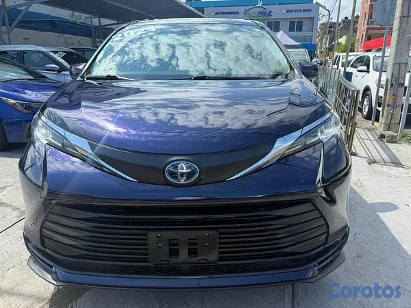 jeepetas y camionetas - Toyota Sienna LE 2021 3