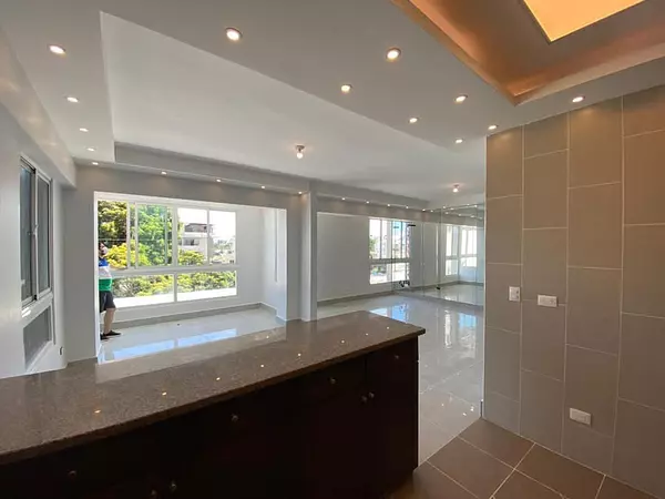 apartamentos - SE ALQUILA LUJOSO APTO. AMUEBLADO O VACÍO  3