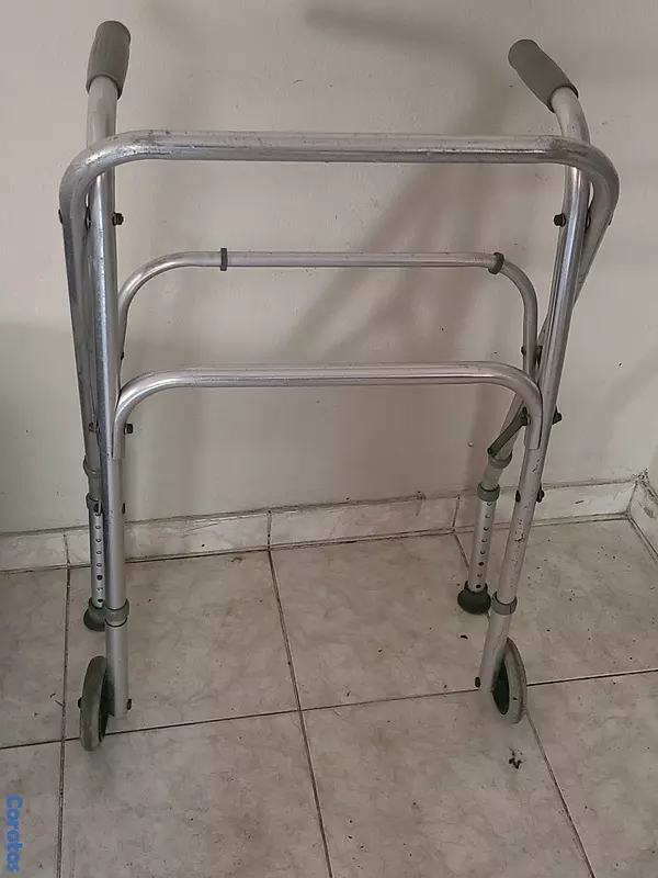 Salud y Equipamiento Médico - Andador para adultos con ruedas 5