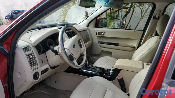jeepetas y camionetas -  Ford Escape automática 4x4, motor V6. 8