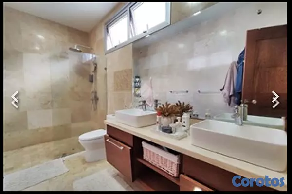 casas - Casa Lujosa en Residencial Cerrado, Sector Las Carmelitas 5