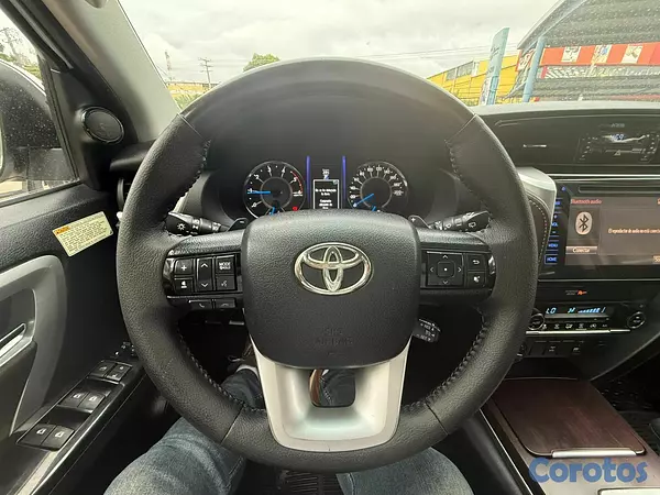 jeepetas y camionetas - Toyota fortuner 2017 10