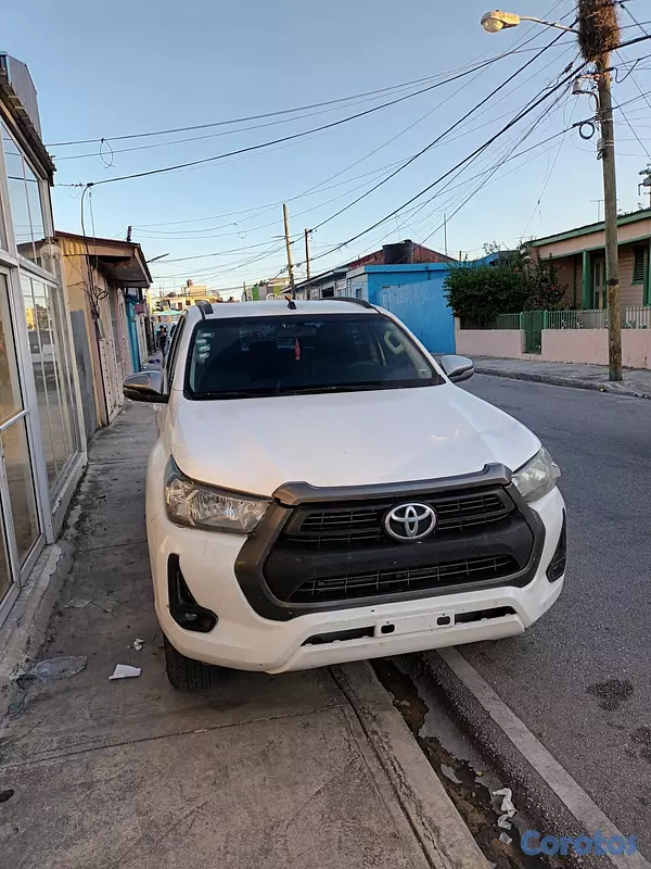 jeepetas y camionetas - Toyota Hilux 2022 2