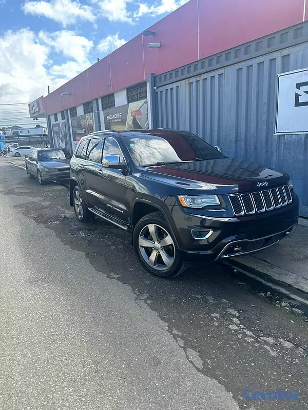 jeepetas y camionetas - Jeep Grand Cherokee Overland 2015 — Excelente Cond 2