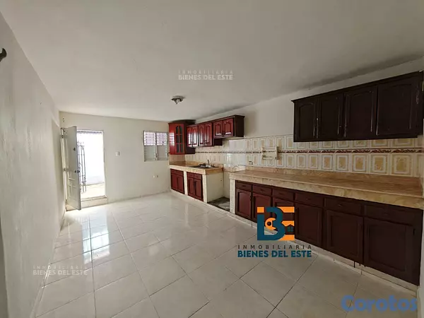casas - Se Vende Casa de Tres Habitaciones en el Juan Pabl 3