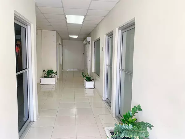 oficinas y locales comerciales - Local en primer nivel  2