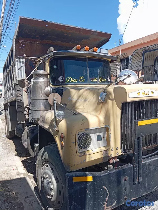 camiones y vehiculos pesados - Camion Mack R600  6