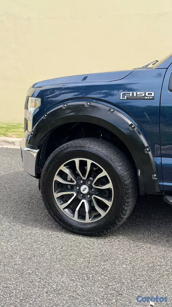 jeepetas y camionetas - Ford F150 XLT 2016 tracción trasera 4X4 Doble cabi 2