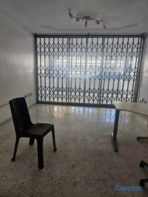 casas - Casa comercial de 315m2 en alquiler en Evaristo Mo 4