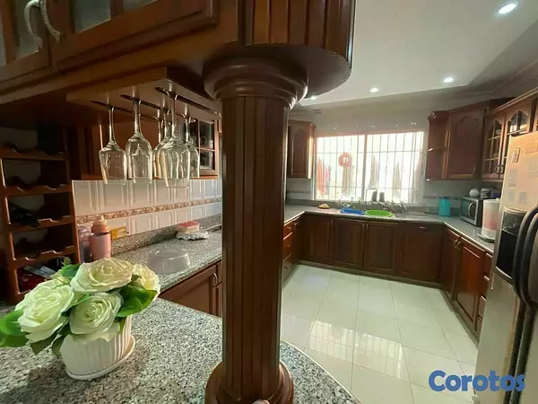 casas - Vendo Lujosa casa Vista Hermosa, Santo Domingo Est 3