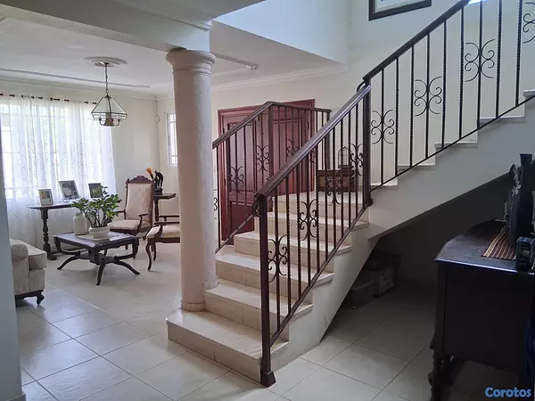 casas - Casa en venta en Santiago – Urbanización Pradera del Cerro, Vista de Cerro Alto 3