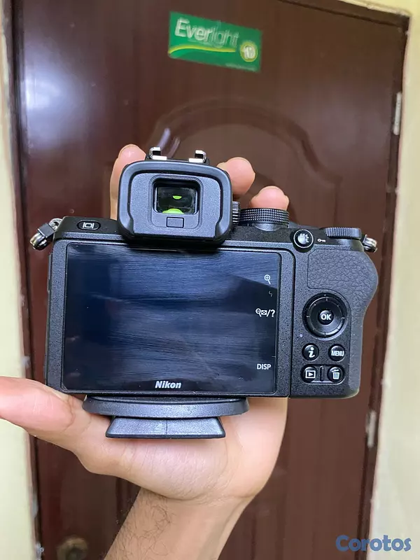 camaras y audio - Nikon z50 + dos lentes + flash +baterías extras y  3
