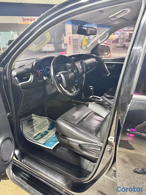 jeepetas y camionetas - Vendo Toyota Fortuner SRV 2022 como nueva  2