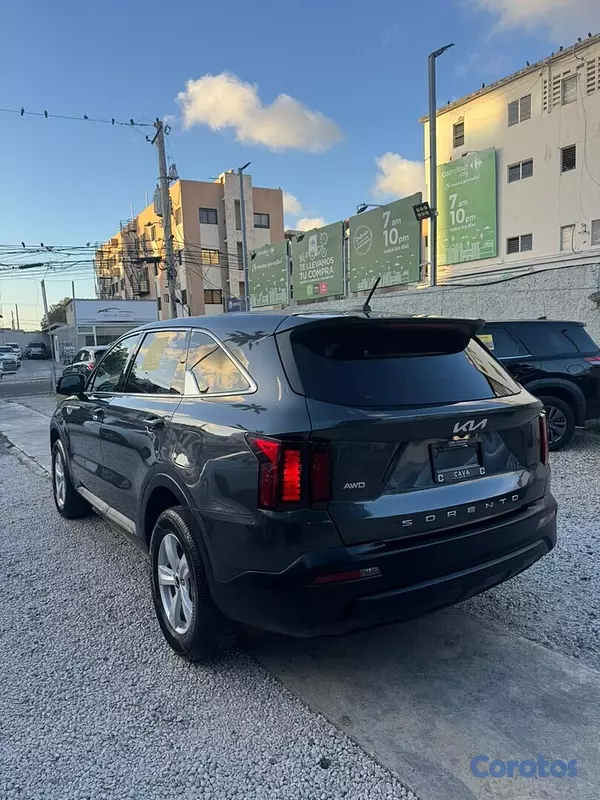 jeepetas y camionetas - Kia Sorento LX 2022 4
