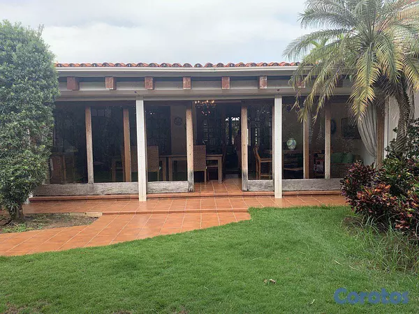casas - Casa de 4 habitaciones 3 baños en alquiler en Bell 8