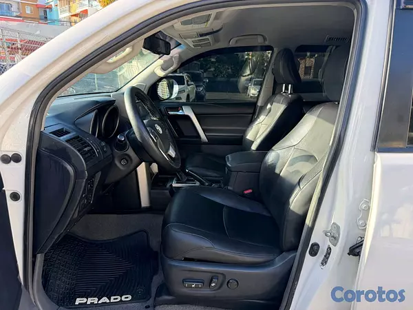 jeepetas y camionetas - Toyota Land Cruiser Prado 2013 VX 4x4 Con nevera 3 filas bien cuidada 5