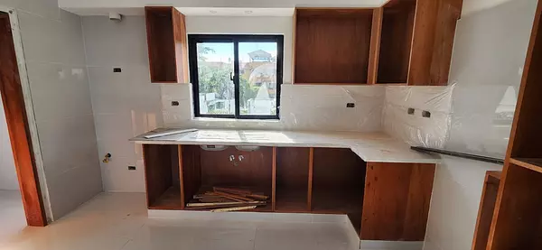 apartamentos - Se vende en Gazcue apartamentos 
2, 3 y 4 con parqueo (uno detrás del otro).
 6