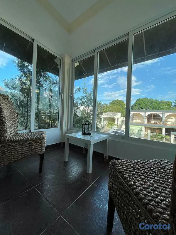 casas - Exclusiva y amplia propiedad ubicada en el sector  16