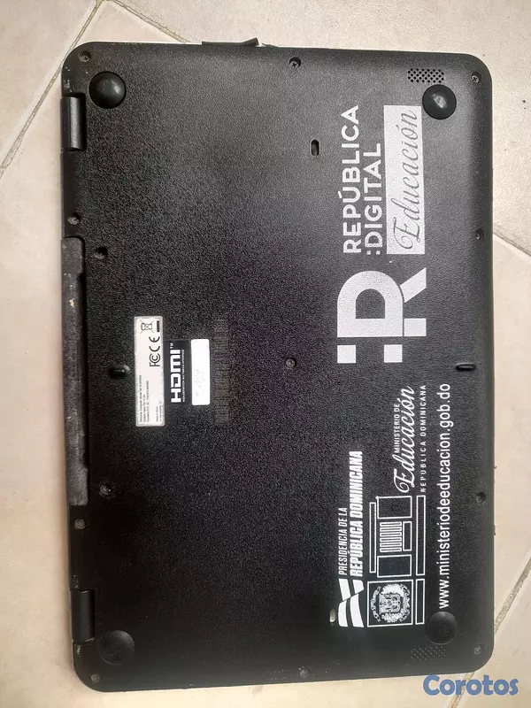 computadoras y laptops - Se vende laptop del programa República Digital, para piezas o reparar. 4