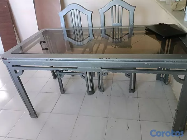 muebles y colchones - vendo mesa para 6 puestos en caoba y  cristal, solo falta pintura. 3