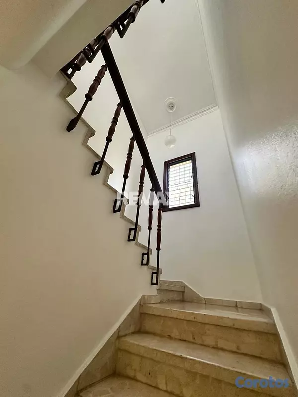 casas - Casa de 3 habitaciones 2.5 baños en alquiler en La 8