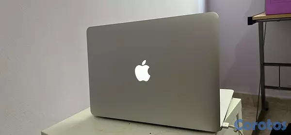 computadoras y laptops - Invierte en esta MacBook Air 13” 2015 i5 8GB RAM B 1