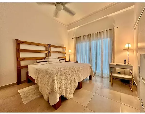 apartamentos - Se vende apartamento en Naco 

166 metros.
Mas 2 parqueos.
2 Hab
US$310,000 9