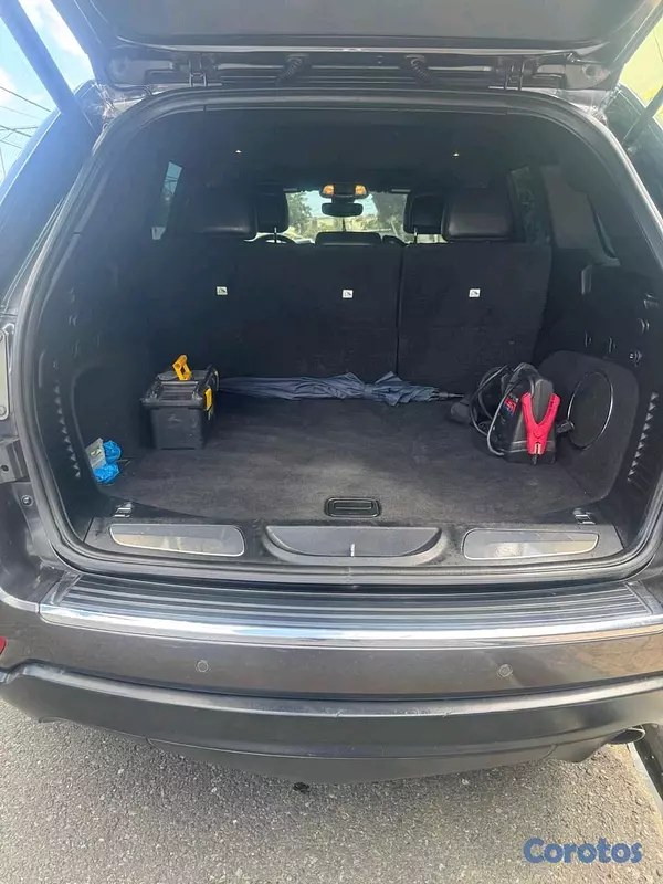 jeepetas y camionetas - SE VENDE JEEPETA GRAND CHEROKEE LIMITED AÑO 2018 6