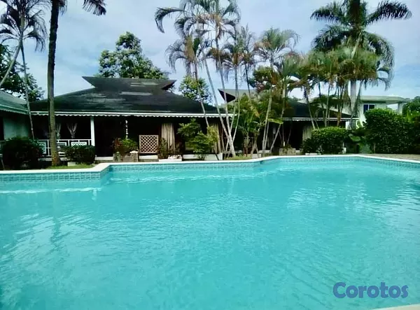 casas vacacionales y villas - Casa con Vista a la Piscina en Venta 5