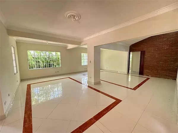 oficinas y locales comerciales - Amplia propiedad en el millon comercial  3