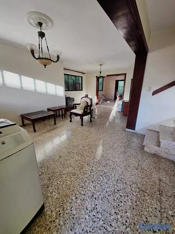 casas - Se vende casa en Av. Independencia Urb. Atlántida 7
