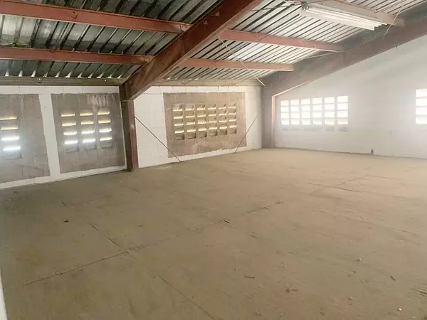 oficinas y locales comerciales - Local en Ens La Fe 4
