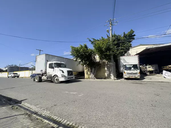 oficinas y locales comerciales - Naves en Venta Herrera 6