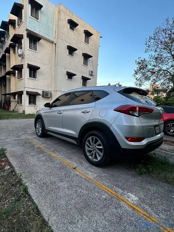 jeepetas y camionetas - Hyundai Tucson 2018 Negociable 8