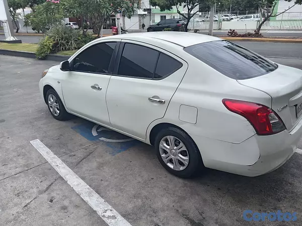 carros - Nissan latió /versa 280  7
