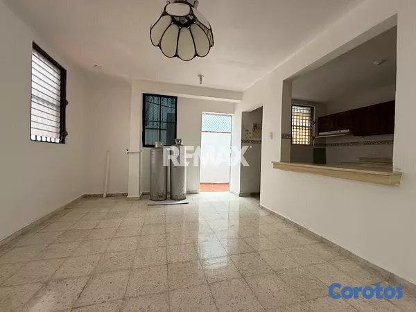 oficinas y locales comerciales - Local comercial de 250mt2 en alquiler en Los Prado 12