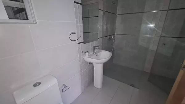apartamentos - VENDO Amplio apartamento en zona exclusiva de Jardines del Sur No Ascensor. 5