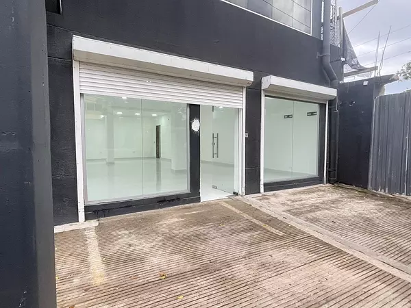 oficinas y locales comerciales - Local céntrico en Primer nivel 7