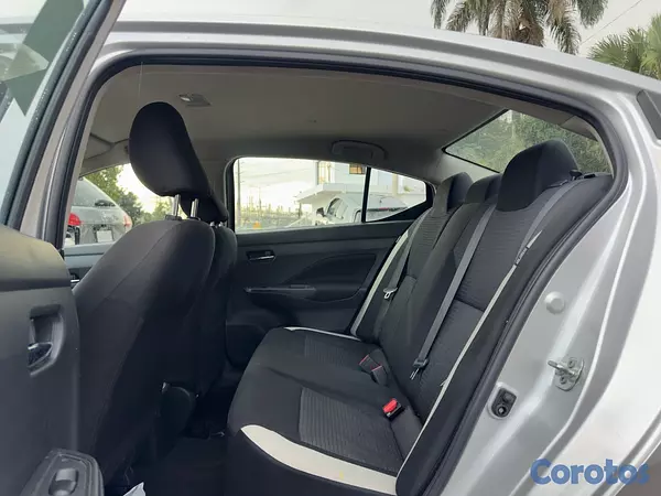 carros - Nissan Versa SV 2021
 9