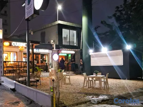 oficinas y locales comerciales - Local Comercial AV Romulo Betancourt 2