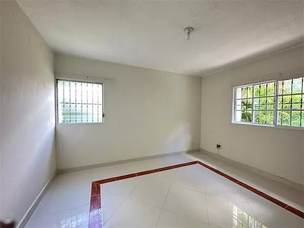 oficinas y locales comerciales - Amplia propiedad en el millon comercial  4