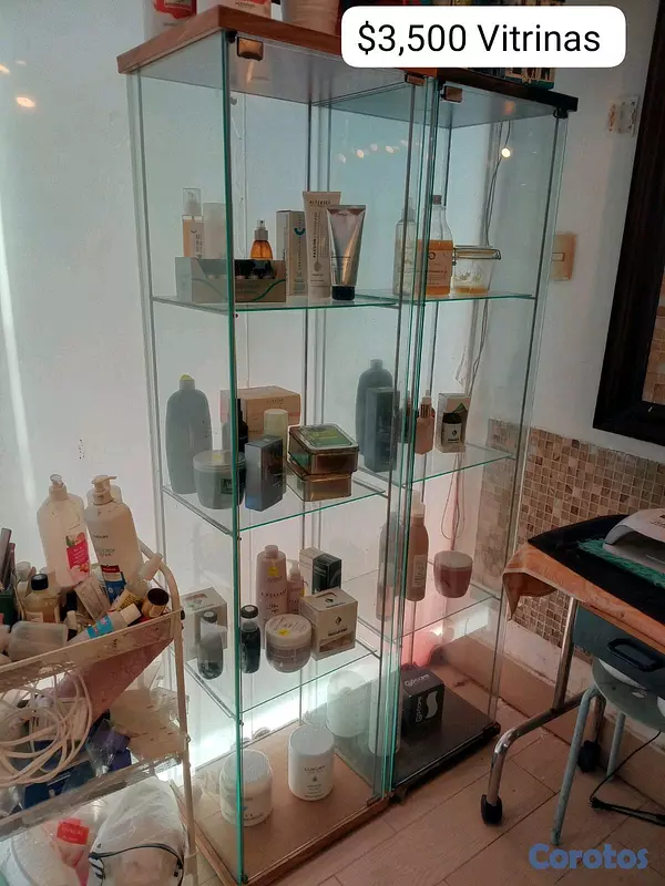negocios en venta - SALÓN EN LIQUIDACIÓN, VENDEMOS TODO, Lavapelo, secador aéreo, vitrinas, Sillón  5