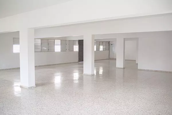 oficinas y locales comerciales - local en Evaristo morales  2