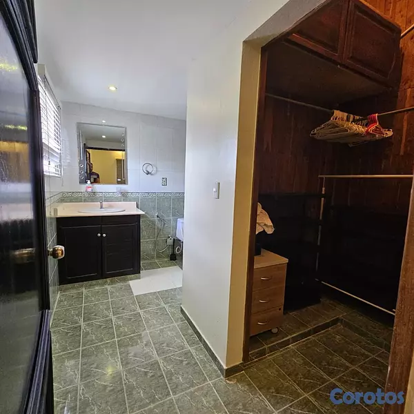 apartamentos - Amplio Apartamento en Venta, Evaristo Morales, 240 m² a Esquina de la 27 de Feb. 16