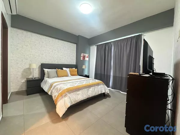 apartamentos - vendo amueblado Serrallés piso 7 una habitación 1.5 baños dos parqueos balcón  10