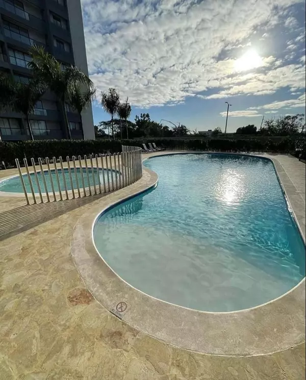 apartamentos - Apartamento en Alquiler 5to Nivel con Ascensor en Ave. Hispanoamericana  2