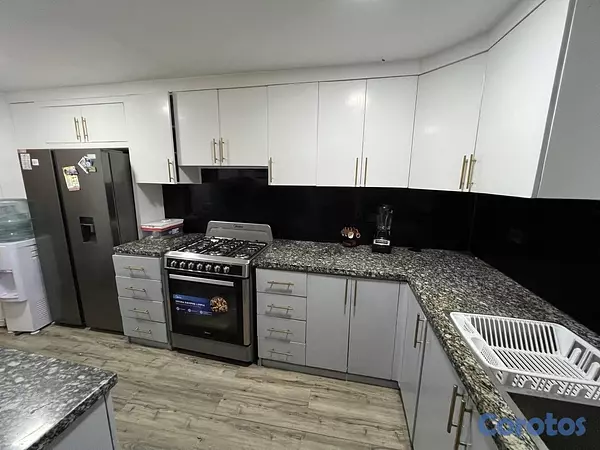 apartamentos - vendo pis 13 los cacicazgos tres habitaciones 2.5 baños dos parqueo balcón servi 5