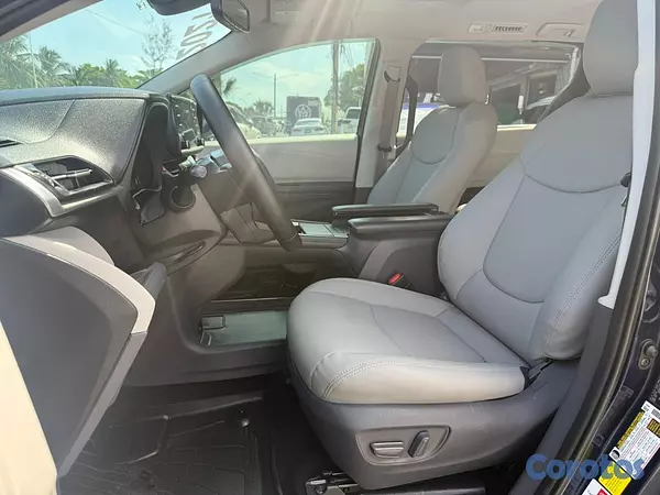 jeepetas y camionetas - Toyota Sienna LE 2021 5