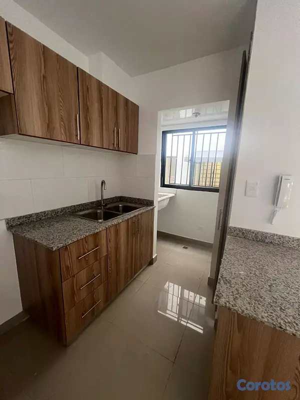 apartamentos - 🏡 APARTAMENTO EN VENTA – 1ER PISO CON PATIO Y 2 PA 2