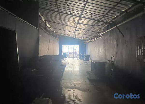 oficinas y locales comerciales - se alquila local  4